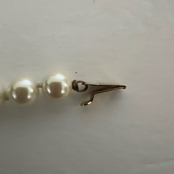 Carolee Faux Pearl Vintage Necklace - Picture 5 of 8